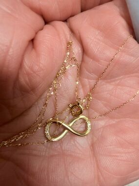 K18 Japan Gold Infinity Pendant & Necklace with natural diamonds
